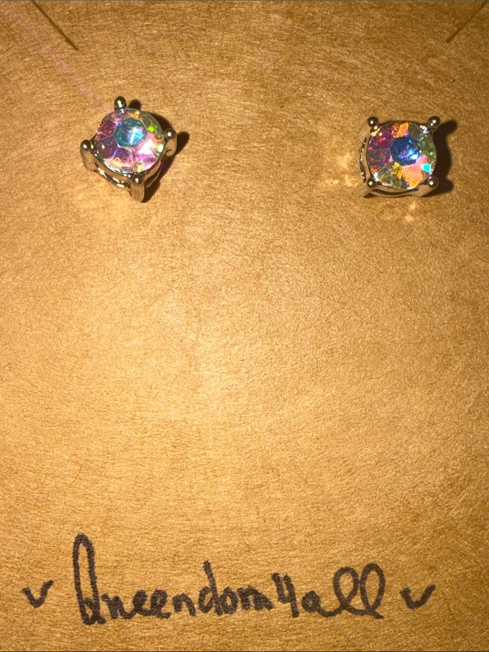 QueendomYall Independent boutique jewelry and handmade